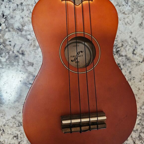 First Act MG500 Kid’s Soprano Hand-Rubbed Plastic Finish Ukulele Good Condition - Picture 5 of 7